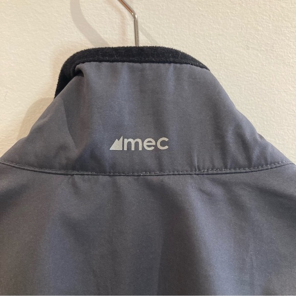 MEC Sz L Super Light Weight Outdoor Hiking Layering Rain Windbreaker Reflectors - Picture 14 of 15